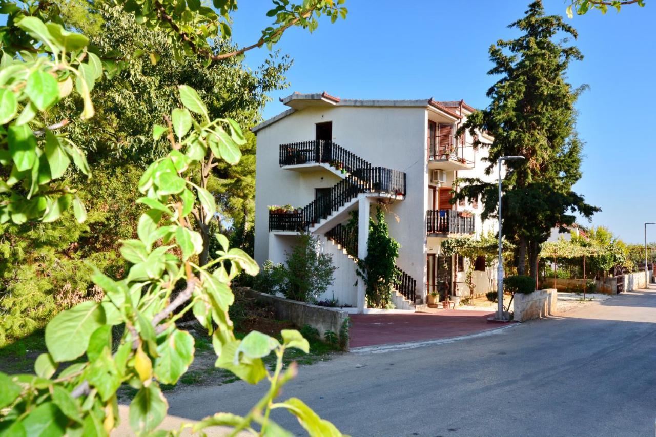 Apartmani Irena Ciovo トロギール エクステリア 写真