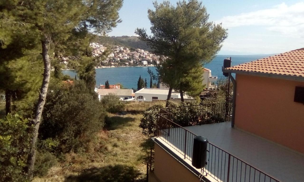 Apartmani Irena Ciovo トロギール エクステリア 写真