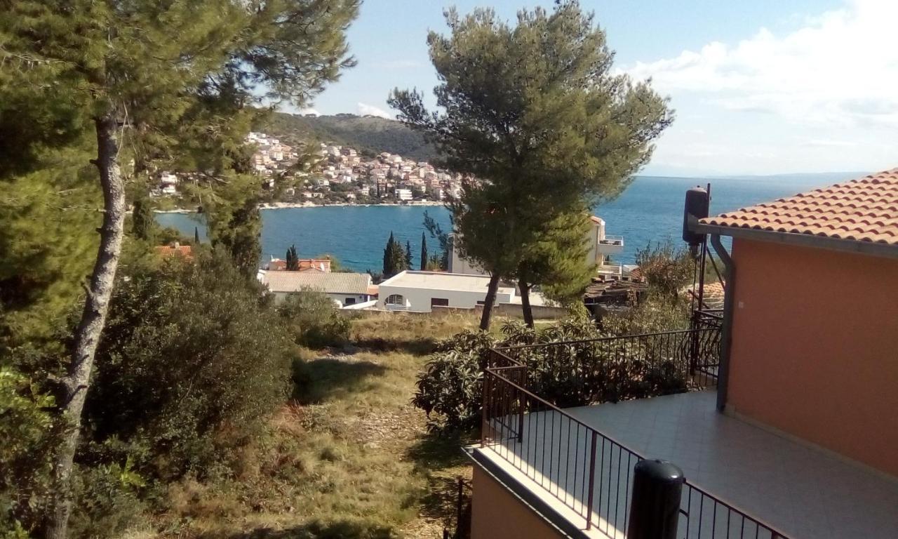 Apartmani Irena Ciovo トロギール エクステリア 写真